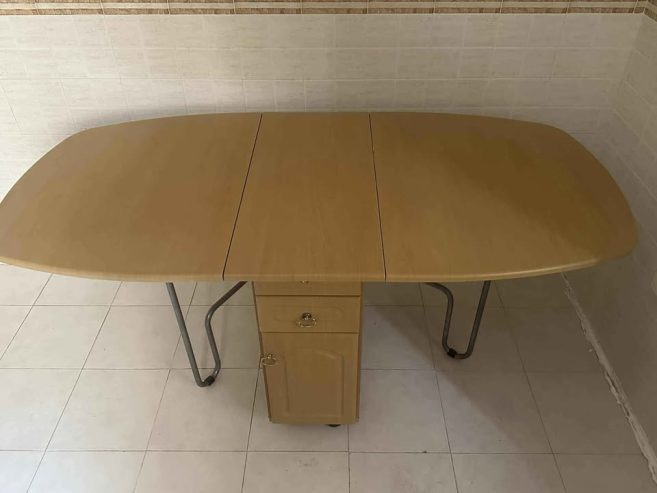 table-pour-studio-avec-chaises-occasion