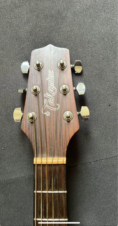 takamine-guitare-acoustique-occasion-bon-etat-tunis