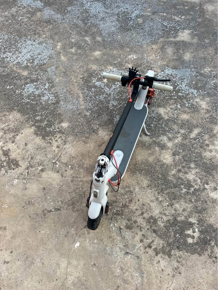 trottinette-xiaomi-pro2-avec-chargeur