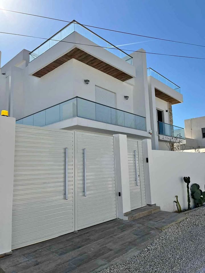 villa-chotrana3-300m2-piscine