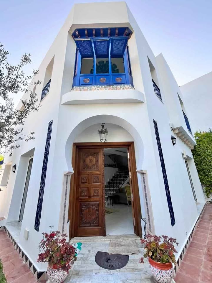 villa-haut-standing-piscine-gammarth