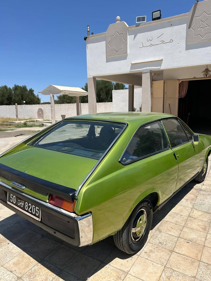 voiture-classique-renault-15-1971-souassi