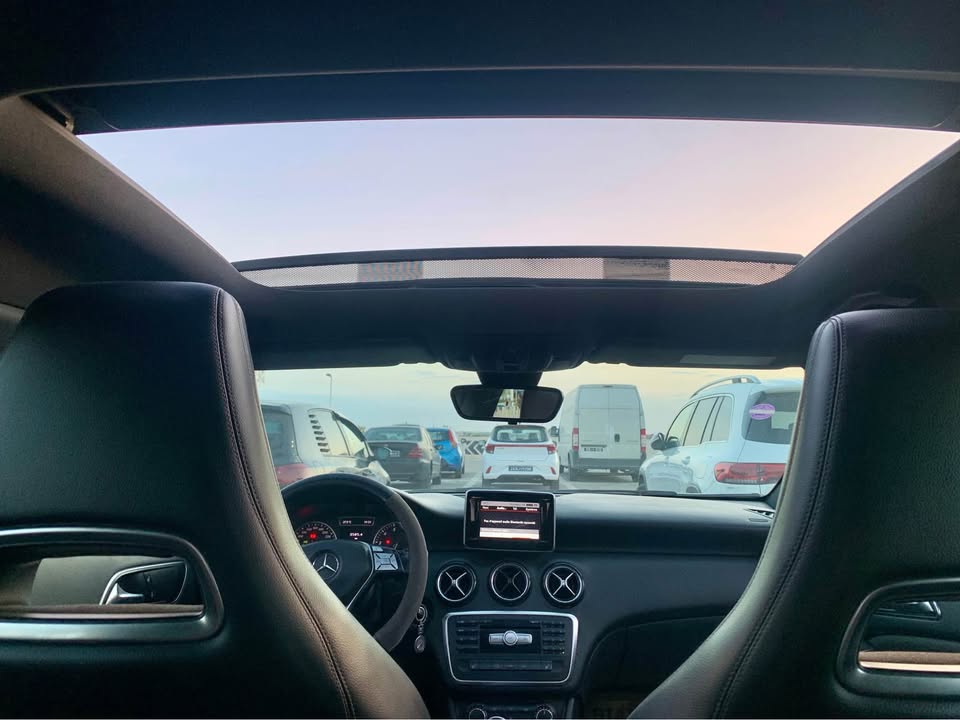 voiture-mercedes-classe-a180-toit-ouvrant-sousse
