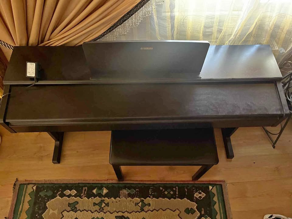 yamaha-arius-ydp144-piano-numerique-rades