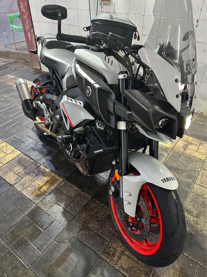 yamaha-mt10-pirelli-diablo-rosso4