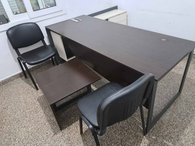 bureau-avec-chaises-et-table-basse-tunisie