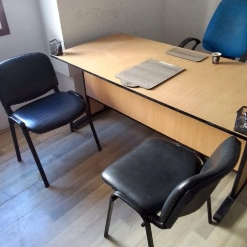 bureau-avec-fauteuil-et-chaises-tunisie