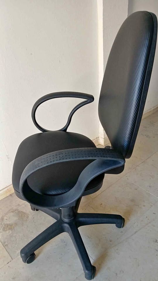 chaise-bureau-ergonomique-noire-sousse
