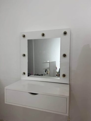 coiffeuse-avec-miroir-et-lumiere-tunis