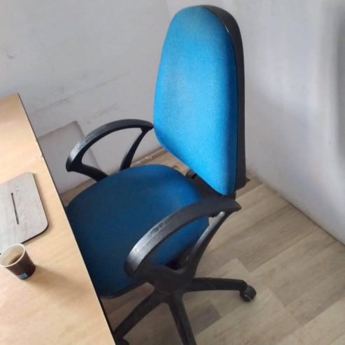 ensemble-bureau-et-chaises-ennasr