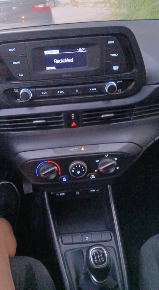 hyundai-i20-5cv-75000km-2022-tunisie