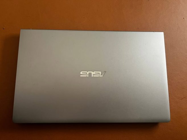 laptop-asus-zenbook-clavier-lumineux-sousse