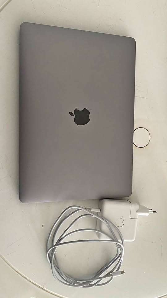 macbook-pro-m1-2020-8go-256go-ariana