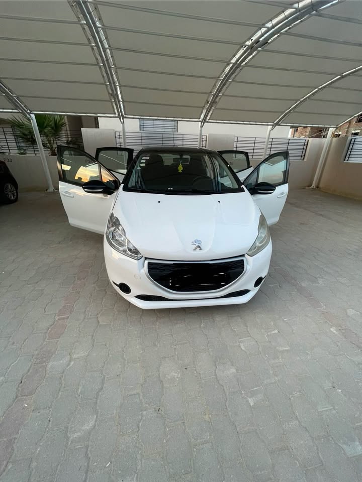peugeot-208-blanche-3cylindres