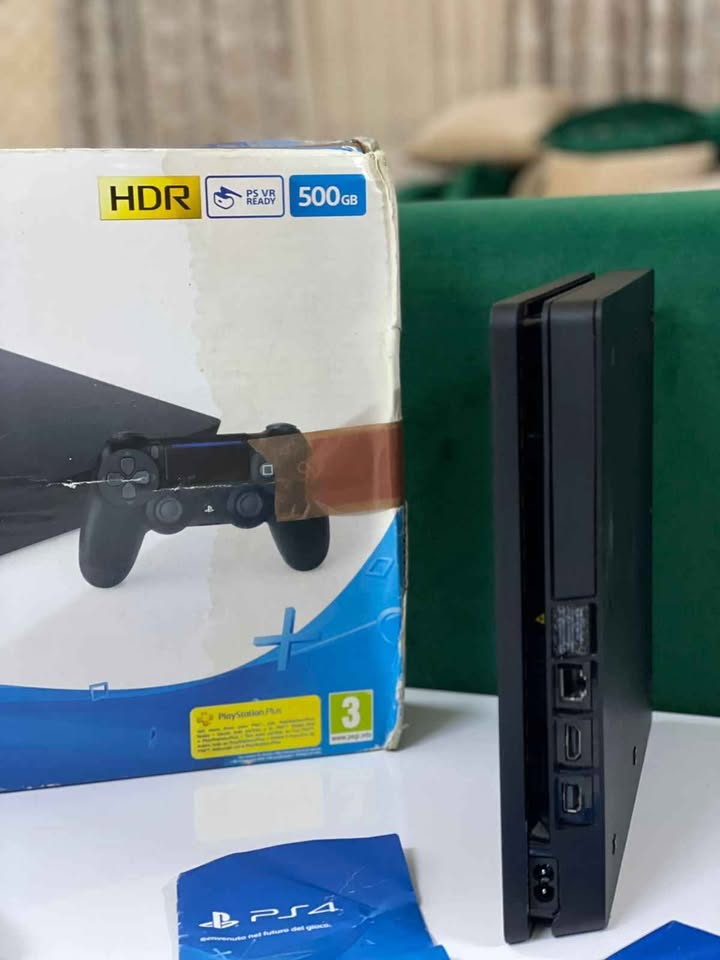 ps4-slim-importee-cachetee