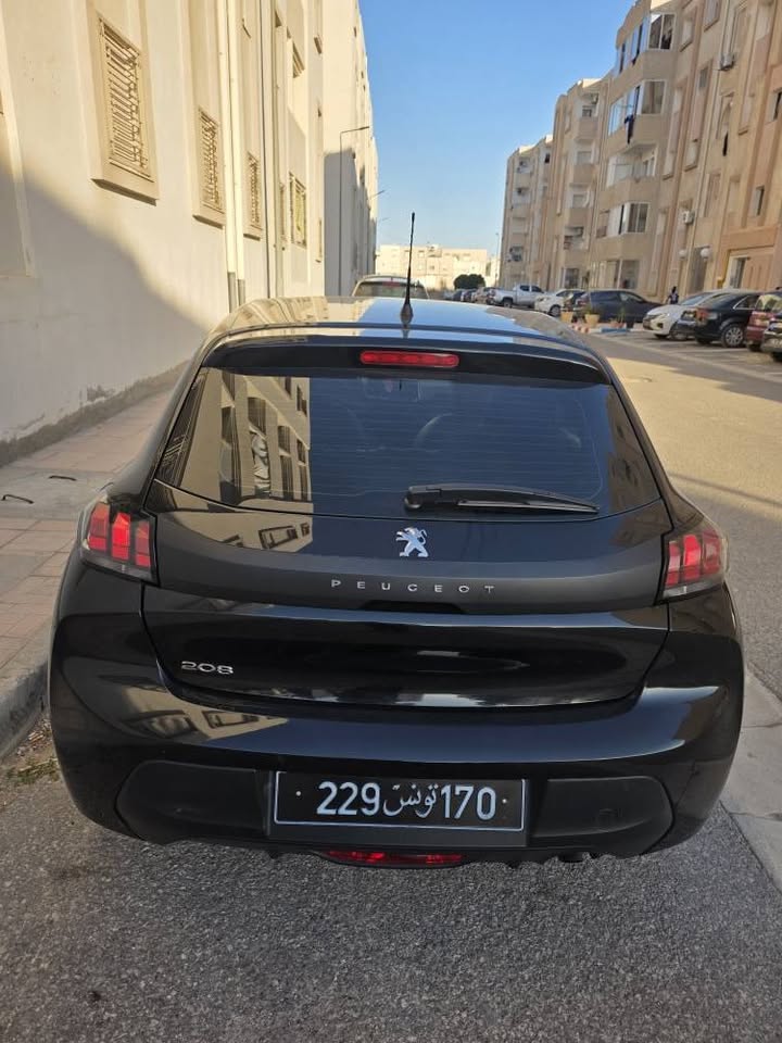voiture-peugeot-208-2022-essence-tunisie