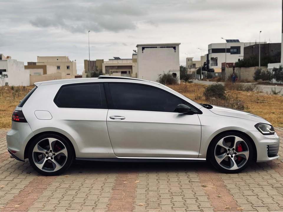 voiture-sportive-golf7-gti-a-vendre