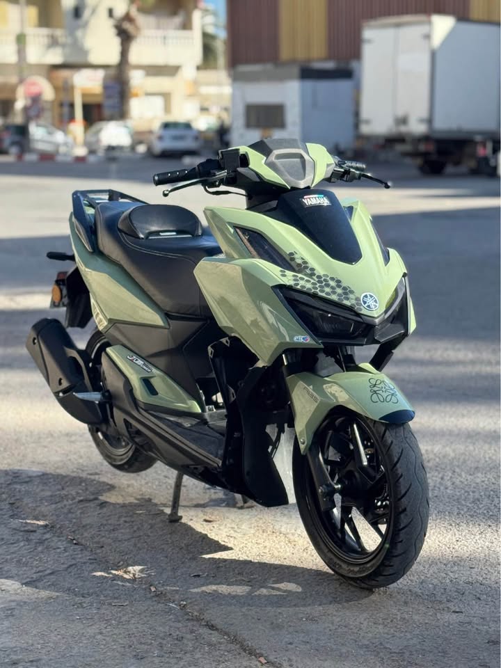 azur-125cc-vue-avant-trois-quarts