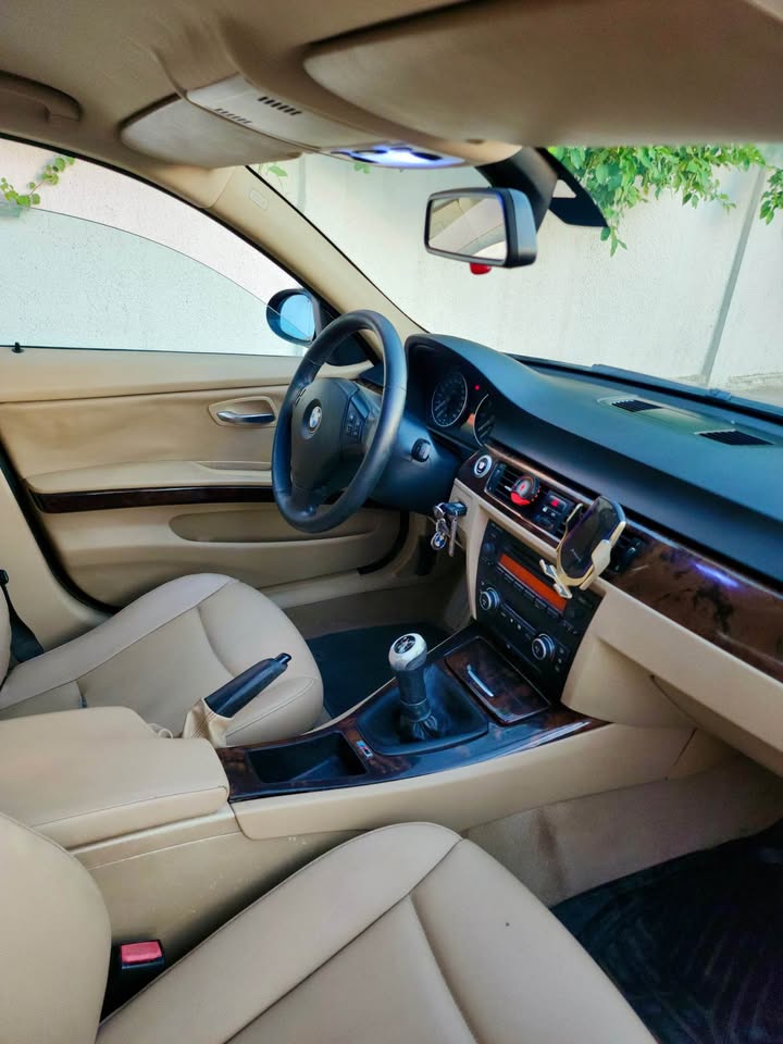 bmw-316i-interieur-sportif-tunisie