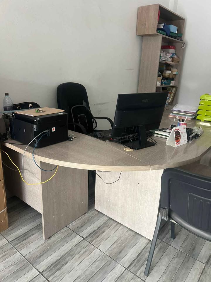 bureau-bois-occasion-avec-table-et-rangement