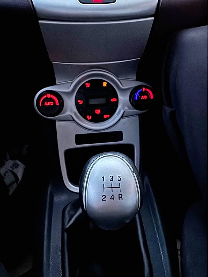 ford-fiesta-titanium-2012-tunisie