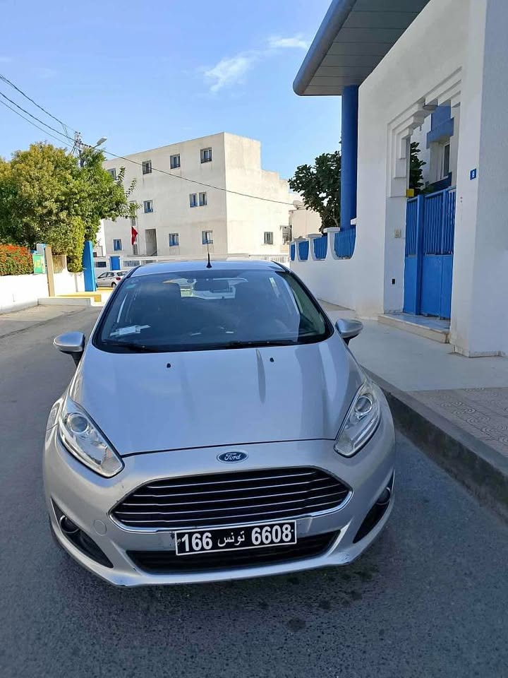 ford-fiesta-titanium-2013-tunis