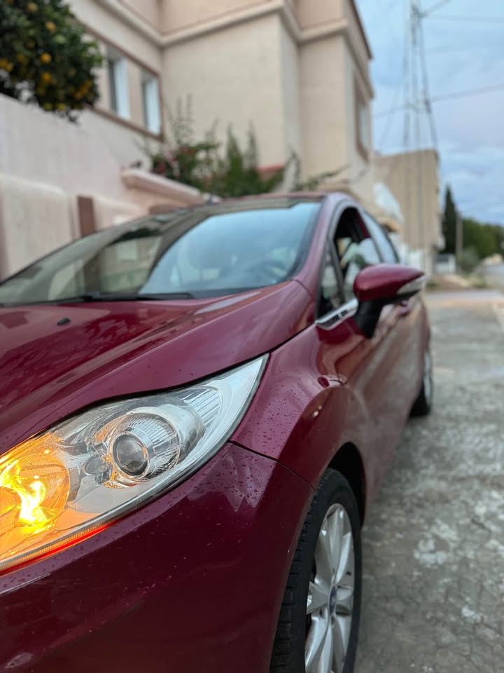 ford-fiesta-titanium-bordeaux