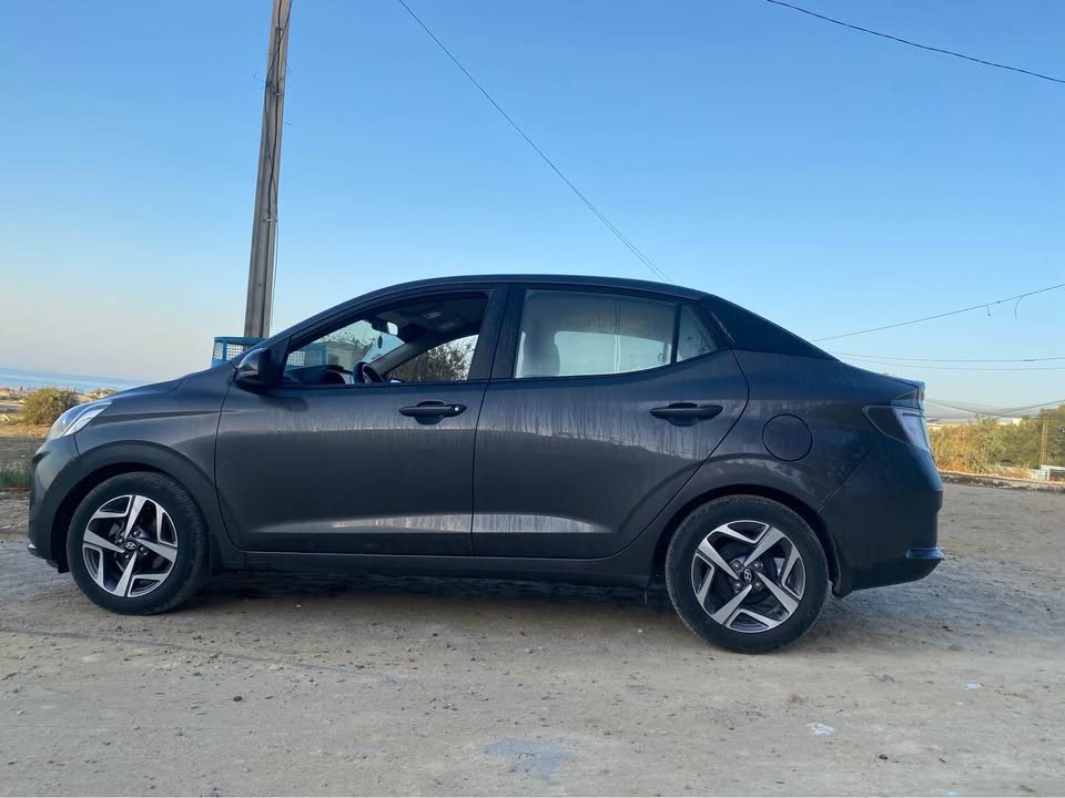 grand-i10-sedan-interieur-tableau-bord