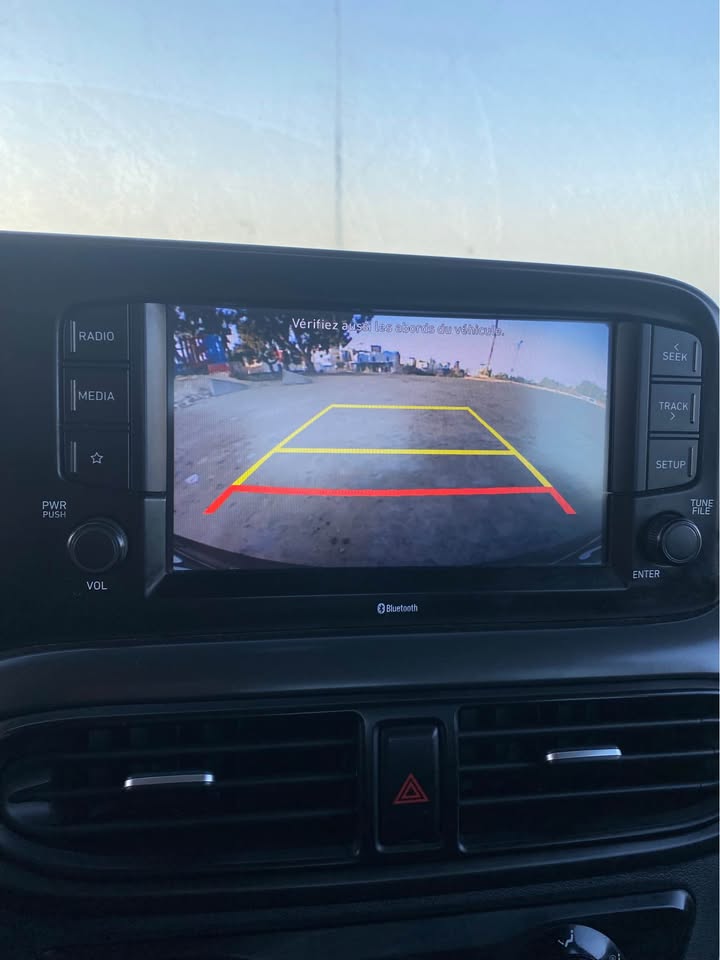 grand-i10-sedan-pneus-presque-neufs