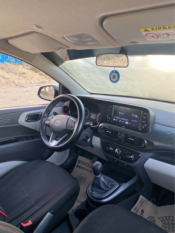 grand-i10-sedan-sieges-et-tapis-propres