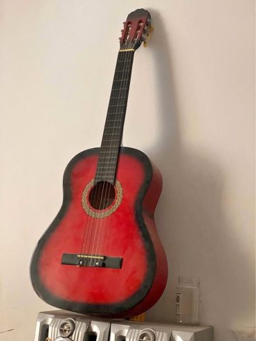 guitare-meg-rouge-ezzahra