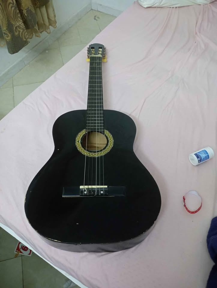 guitare-noire-tunisie
