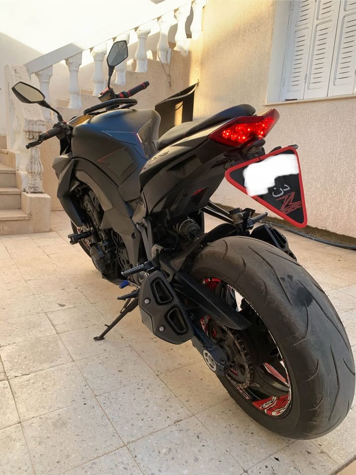 kawasaki-z1000-occasion-sportive-noir