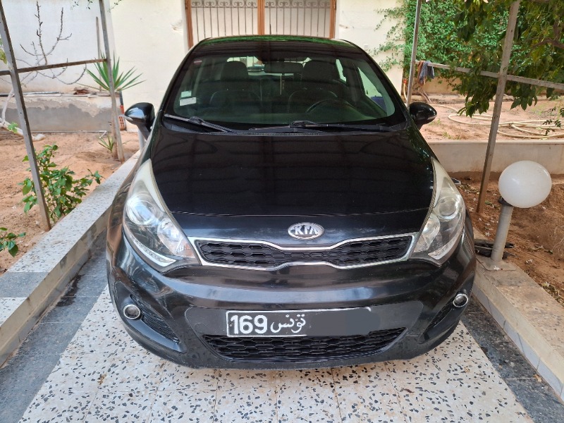 kia-rio-essence-2013-sfax