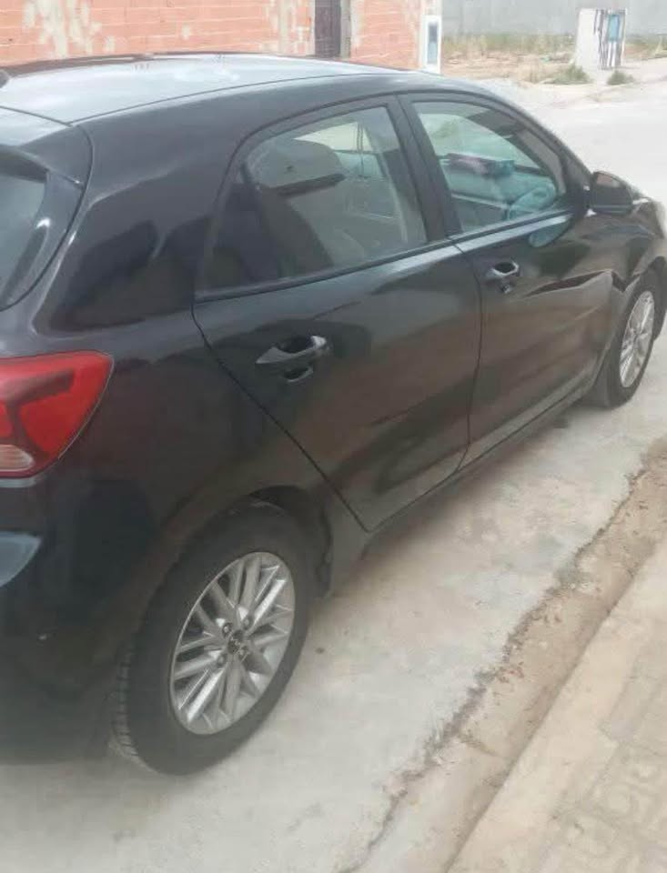 kia-rio-interieur-volant-multifonction-tunisie