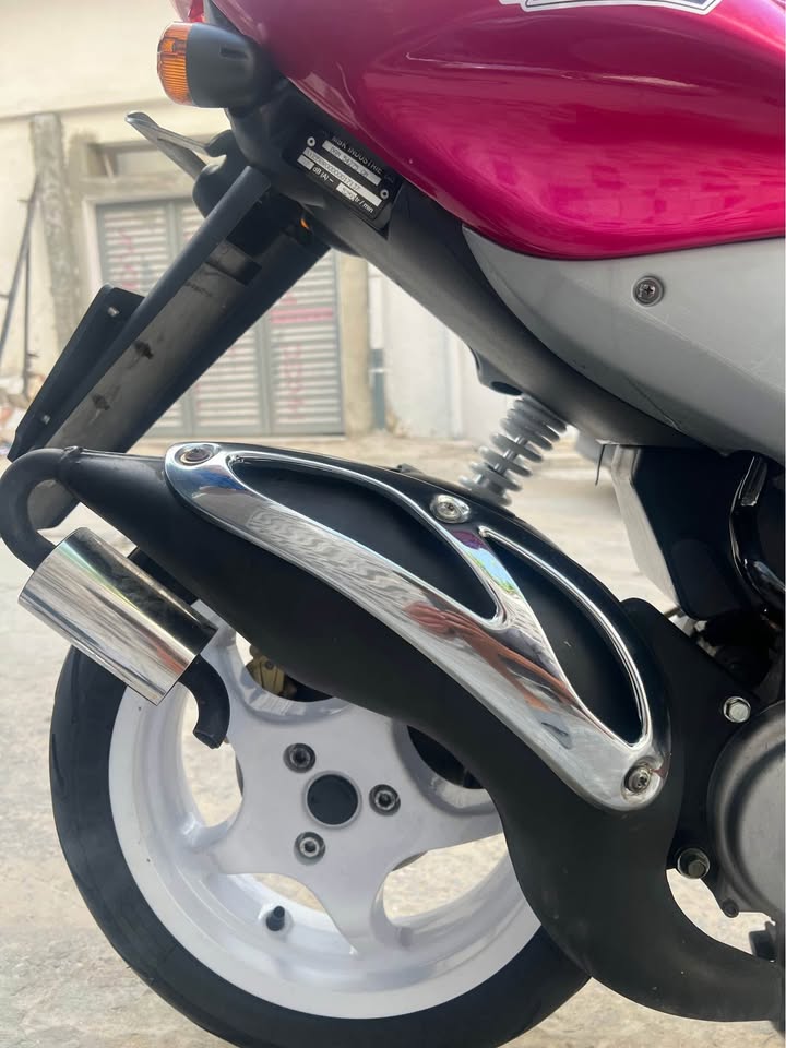 mbk-nitro-pneu-michelin-avant-detail