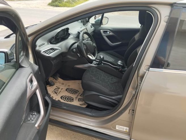peugeot-2008-interieur