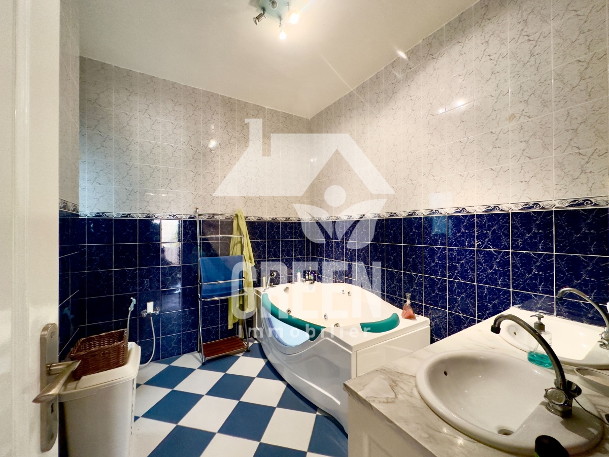 thumb_711962_property_xlarge