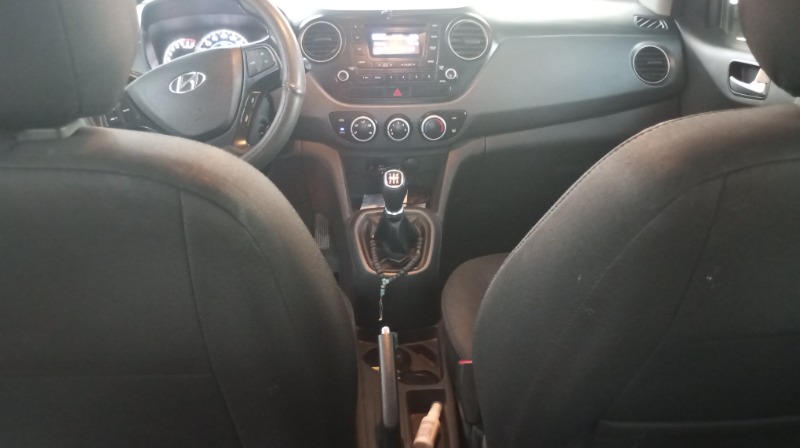 voiture-hyundai-i10-blanche