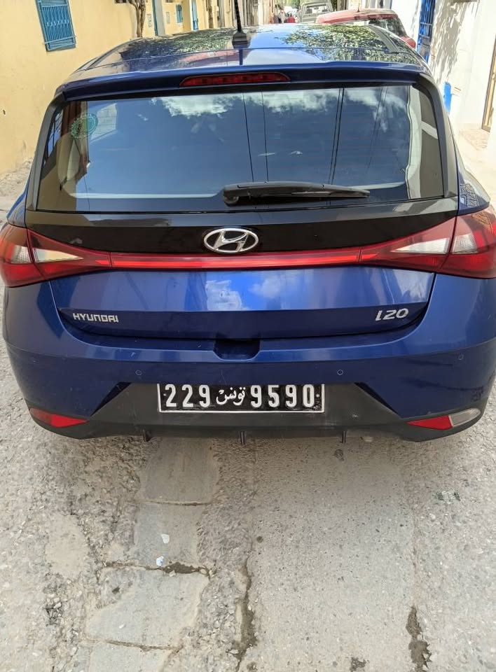 voiture-hyundai-i20-bleue