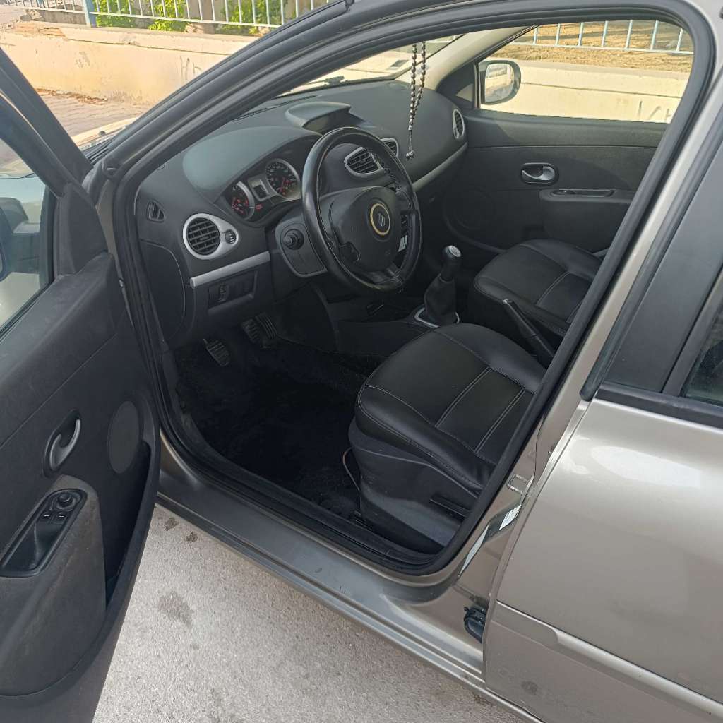 voiture-renault-clio-el-mourouj