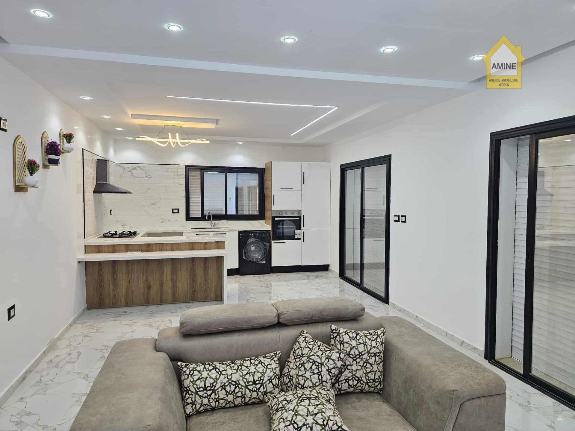 a9575fb9-621b-4d02-9f54-29c492075630