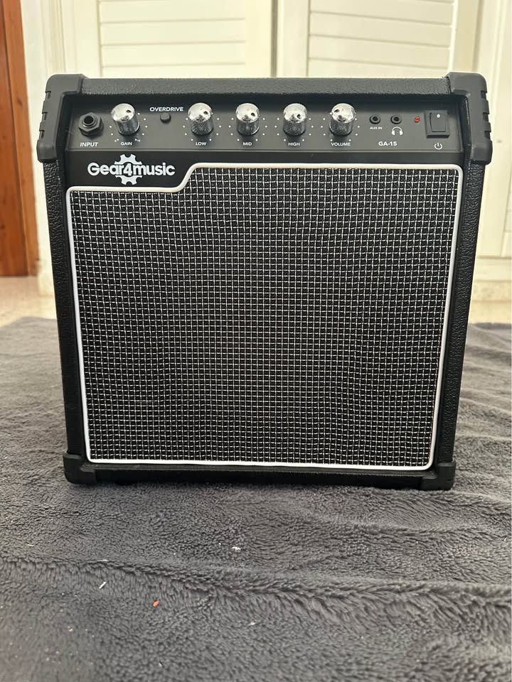 ampli-gear4music-15w-pour-guitare-electrique