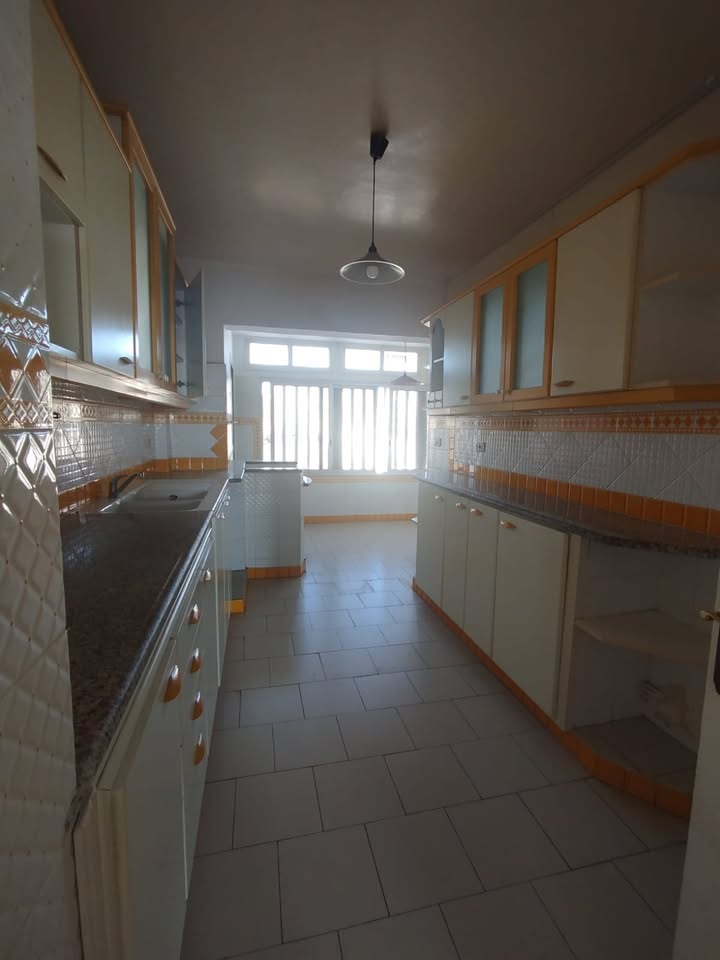 appartement-famille-menzah6-cuisine-equipee