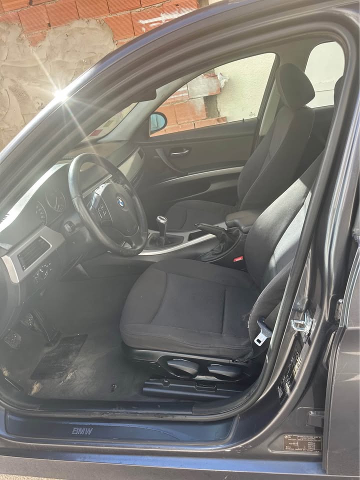 bmw-318d-interieur-conducteur