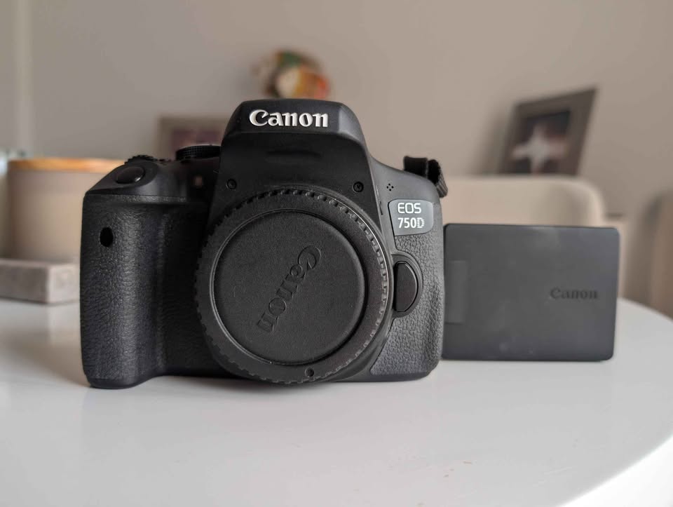 canon-750d-boitier-propre-ecran-orientable