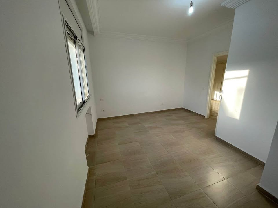 chambre-spacieuse-appartement-gammarth