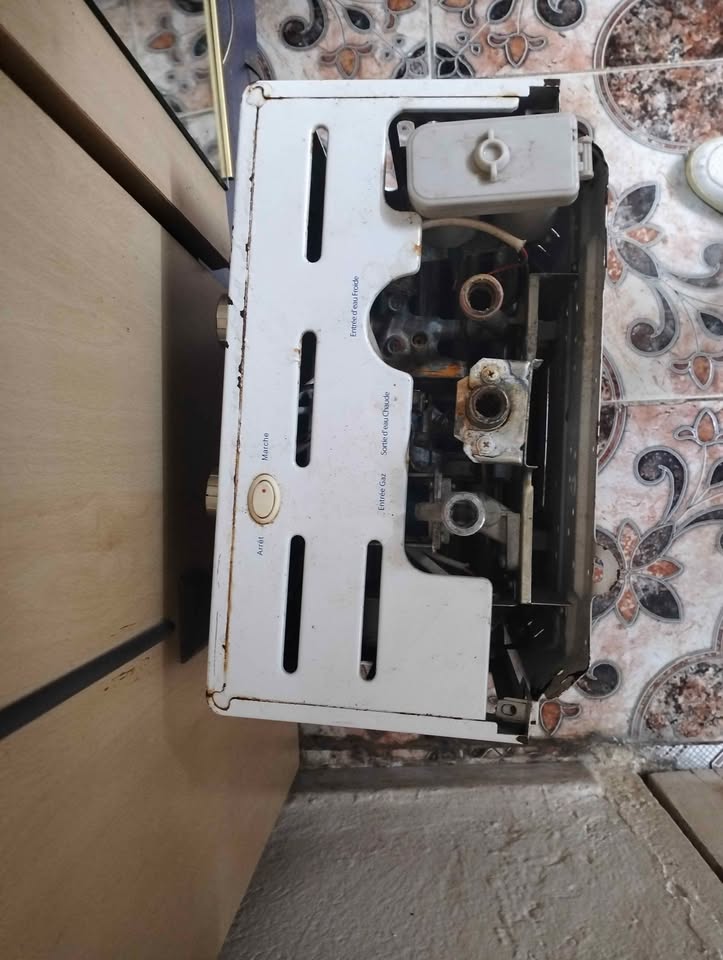 chauffe-eau-gaz-occasion-presque-neuf