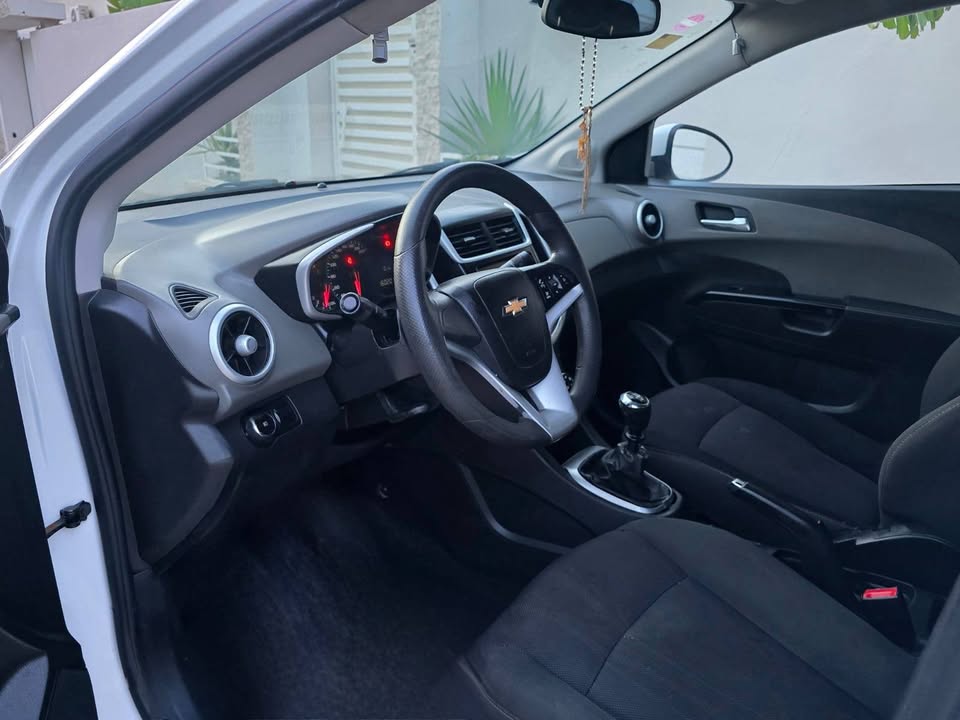 chevrolet-sonic-2018-climatronic-4-vitres-electriques