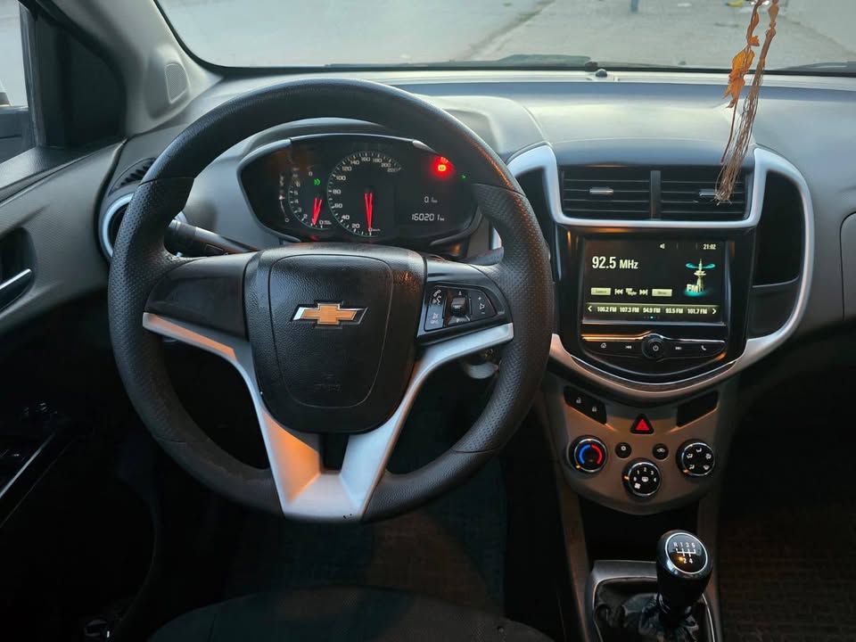 chevrolet-sonic-2018-tableau-de-bord-toutes-options